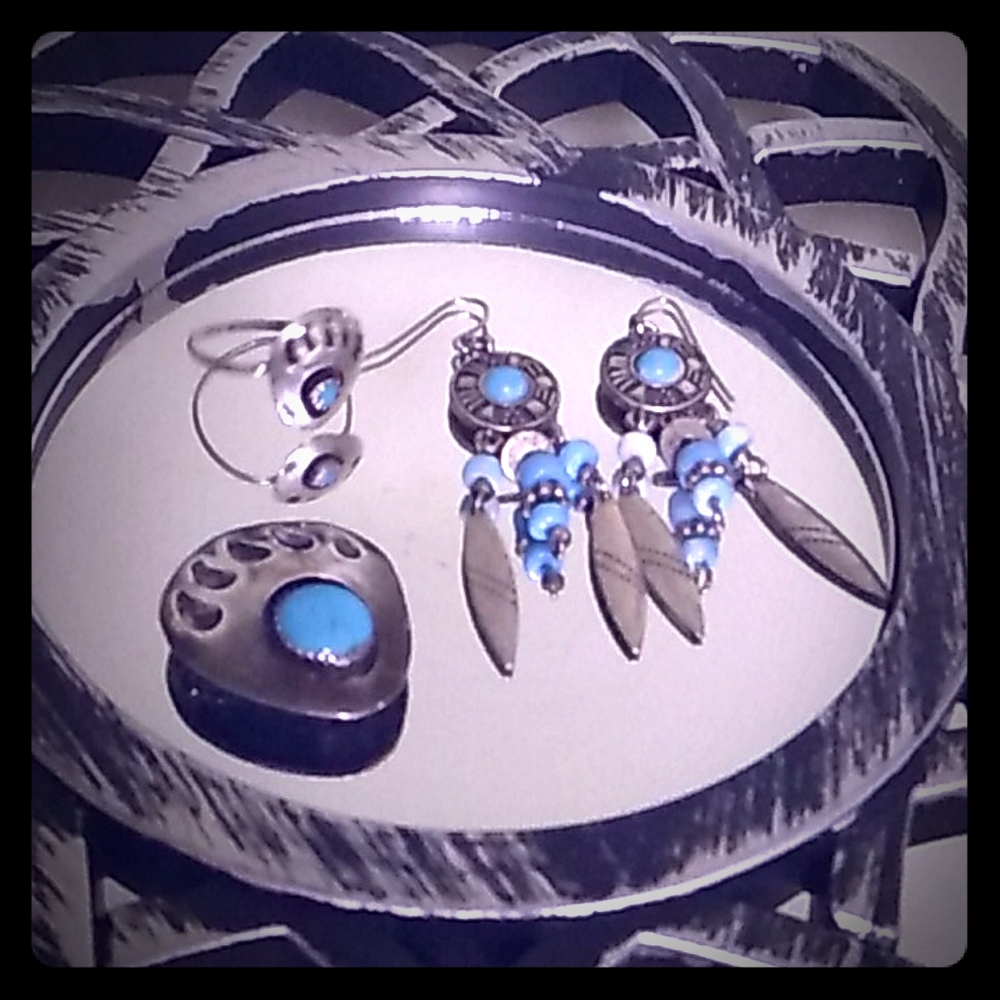Matching set of jewelry
